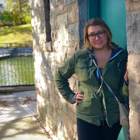 Meet your Posher, Taylor - Picture 8 of 8